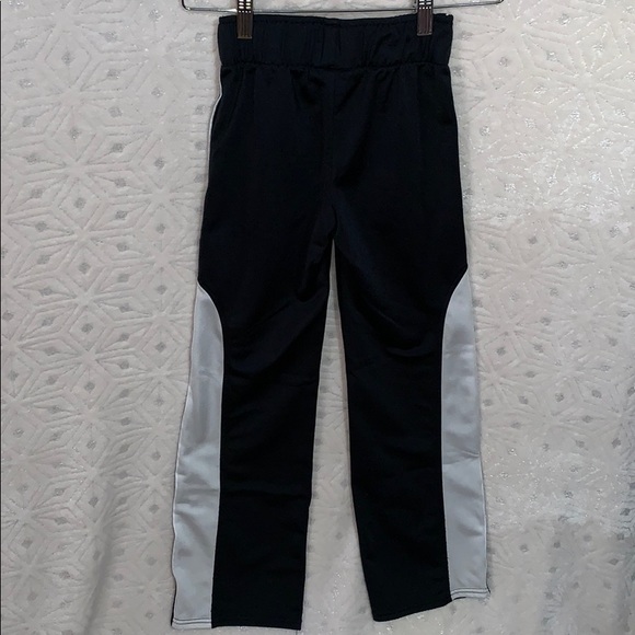 Boys Under Armour pants size xs - Picture 2 of 3